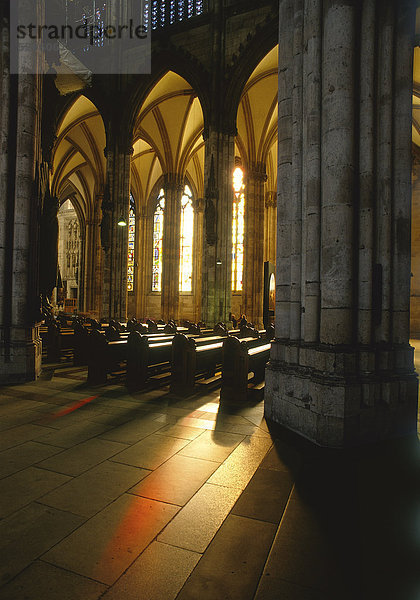 Kölner Dom  Innenraum  Lichteinfall  Deutschland