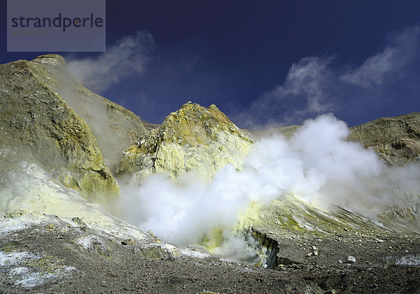 Neuseeland  Dampf und Schwefel in Vulkankrater