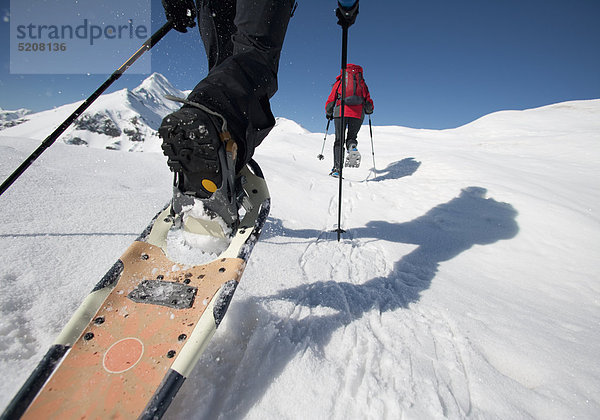 Skibergsteiger mit Schneeschuhen