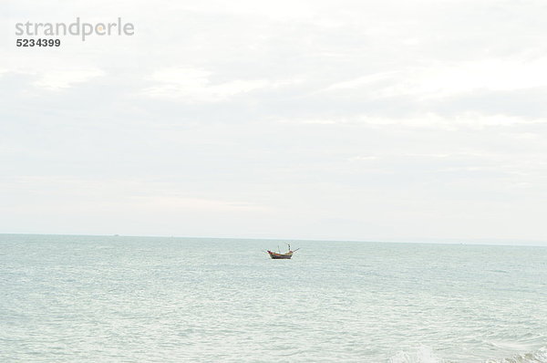 Boot auf dem Südchinesischen Meer  Mui Ne  Vietnam  Asien