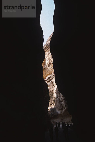 Naher Osten  Jordanien  Petra  Blick durch den engen Natur-Canyon
