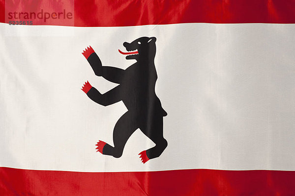 Berlin Flagge  Schwarzbär vor drei Streifen rot-weiß-rot