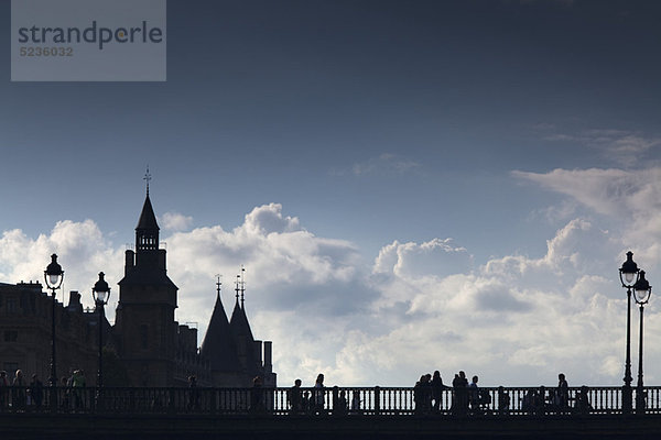 Silhouette von Pont au Change und La Conciergerie