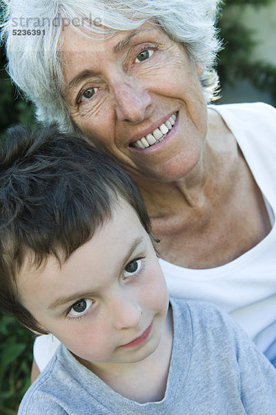 Großmutter und Enkel  Portrait