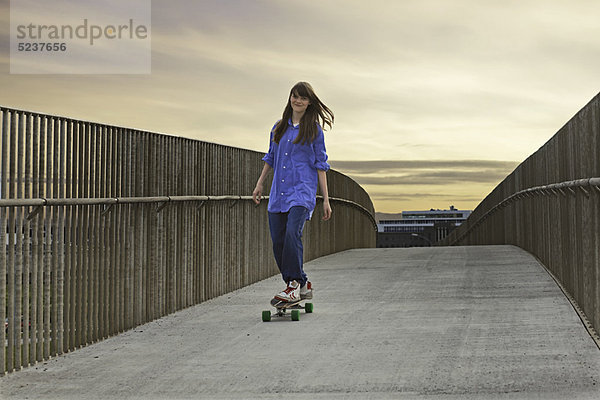 fahren  Weg  Skateboard  Mädchen
