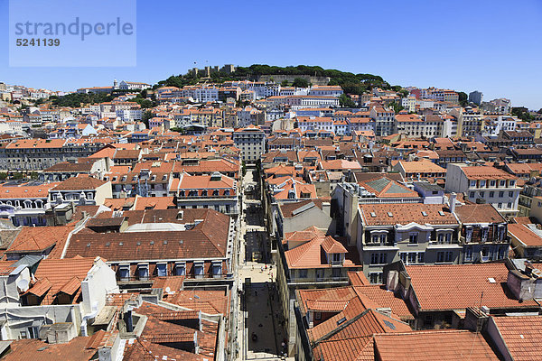 Europa  Portugal  Lissabon  Baixa  Stadtansicht mit Schloss Castelo de Sao Jorge