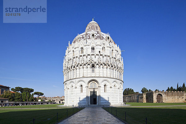 Italien  Toskana  Pisa  Piazza dei Miracoli  Ansicht des Baptisteriums