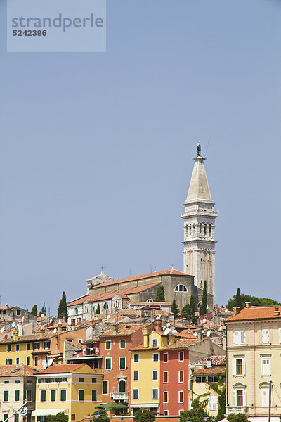 Kroatien  Istrien  Rovinj  Ansicht der Kirche in der Stadt