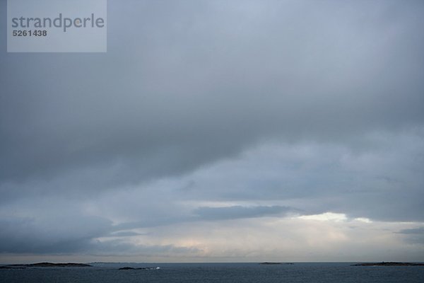 Blick auf den kleinen Inseln in der Mitte des Meeres