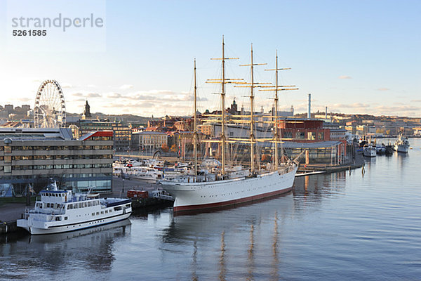 Hafen mit Schoner