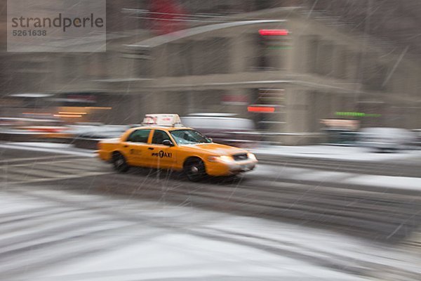 Yellow Cab Fahrt durch New York street