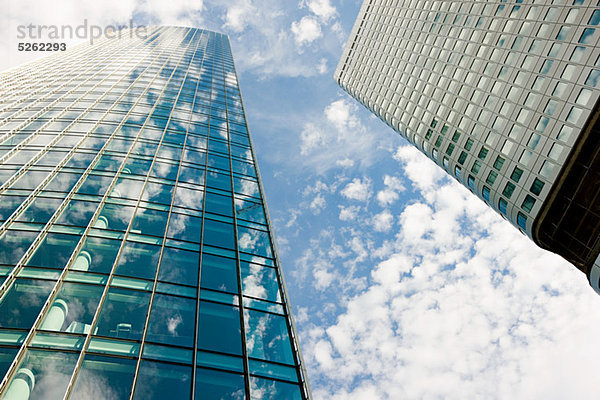 Wolken in modernen Bürogebäuden  Frankfurt  Deutschland