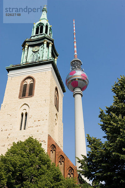 Marienkirche und Fernsehturm  Berlin  Deutschland