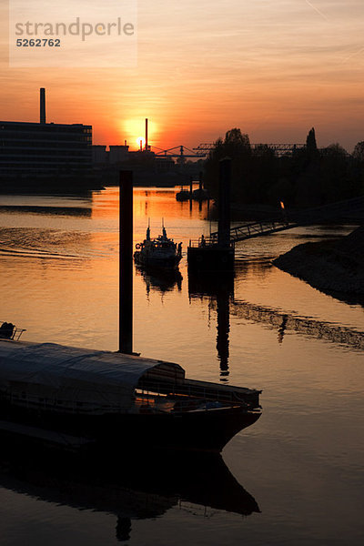 Düsseldorf-Hafen bei Sonnenuntergang  Deutschland