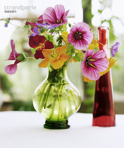 Verschiedene Blumen in der vase