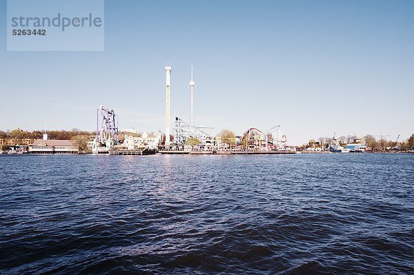 Amusement Park am Ufer