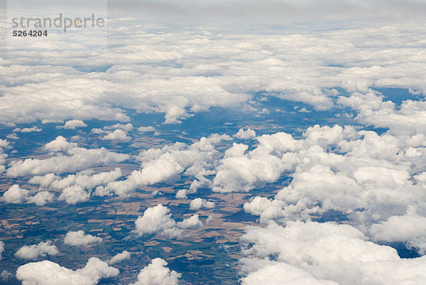 Wolken über land