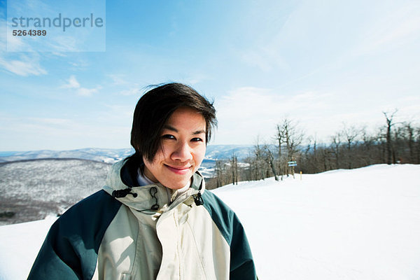 Frau tragen Ski-Jacke  portrait