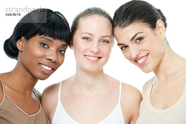 Drei jungen Frauen Lächeln