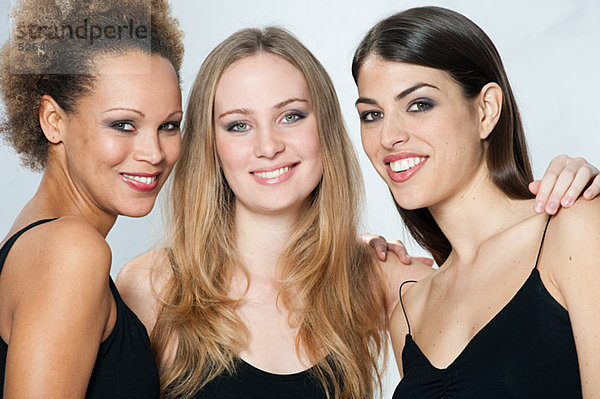 Drei jungen Frauen