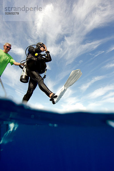 Riesenschritt ins Wasser