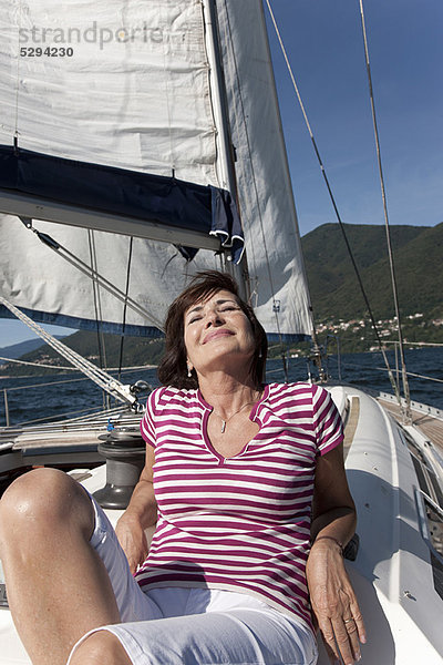 Frau  Entspannung  Tretboot  alt