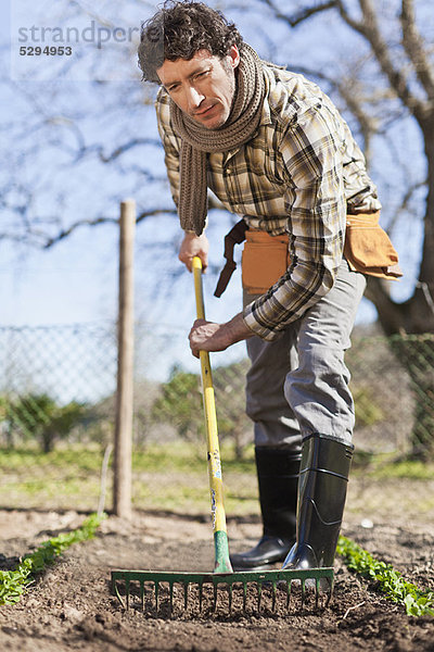 Erde Erdreich Boden Mann drehen über Garten