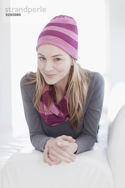 Jugendlicher  Hut  Schal  Kleidung  Mädchen