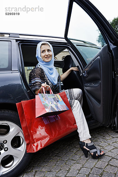 Frau  Tasche  Kopftuch  kaufen