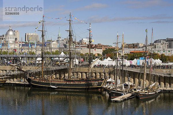 Gro_segler im alten Hafen von Montreal  Quebec  Kanada  Nordamerika