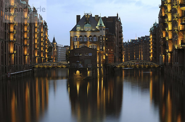 Kaffeekontor  Nachtaufnahme  Speicherstadt  Hamburg  Deutschland  Europa