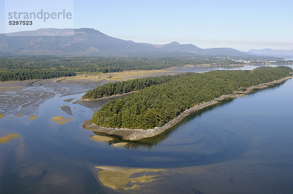 Luftaufnahme  Insel Willy Island  Halalt Island Indian Reserve  Chemainus Flussm¸ndung  Chemainus Valley  Vancouver Island  British Columbia  Kanada