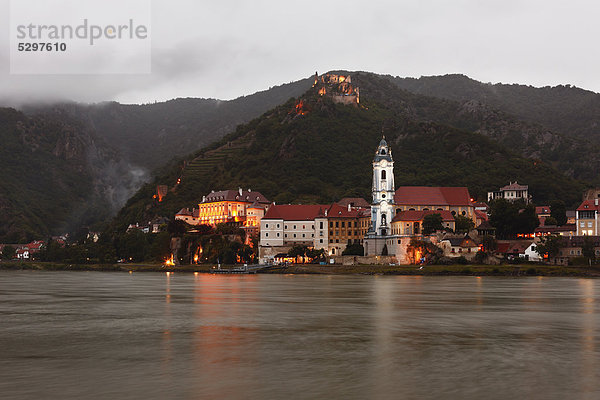 Blick von Rossatzbach ¸ber die Donau auf D¸rnstein  Wachau  Niederˆsterreich  ÷sterreich  Europa