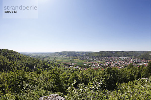 Blick vom Kreuzberg  Schl¸sselstein  ¸ber Ebermannstadt  Wiesenttal  Fr‰nkische Schweiz  Oberfranken  Franken  Bayern  Deutschland  Europa  ÷ffentlicherGrund