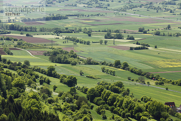 Blick vom Kreuzberg  Schl¸sselstein  ¸ber Wiesenttal  Fr‰nkische Schweiz  Oberfranken  Franken  Bayern  Deutschland  Europa  ÷ffentlicherGrund