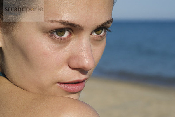 Frau am Strand  Portrait