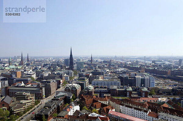 Luftaufnahme  Stadtansicht von Hamburg  Deutschland  Europa