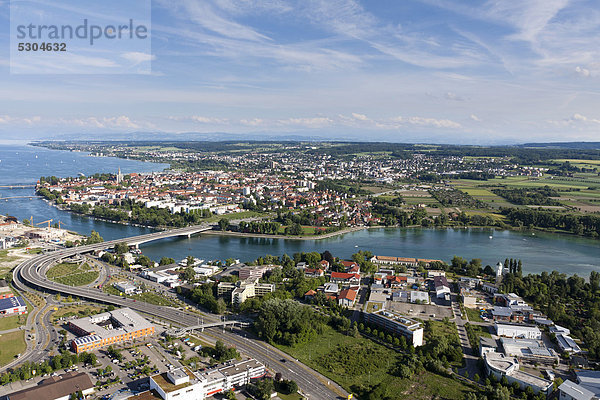 Luftaufnahme  Stadt Konstanz mit Blickrichtung Schweizer Alpen  Landkreis Konstanz  Baden-Württemberg  Deutschland  Europa