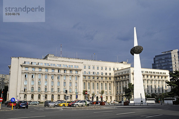 Denkmal  Platz der Revolution  Revolutionsplatz  Bukarest  Rumänien  Osteuropa  ÖffentlicherGrund