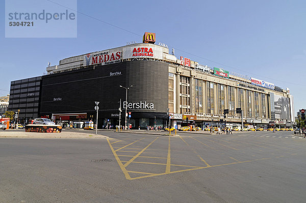 Einkaufszentrum  Werbung  Piata Unirii Platz  Bukarest  Rumänien  Osteuropa  ÖffentlicherGrund