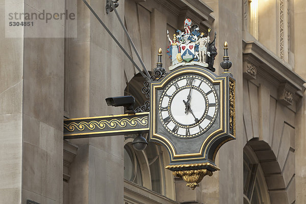 Alte viktorianische Uhr am Royal Exchange-Gebäude in der City of London  London  England  Großbritannien  Europa