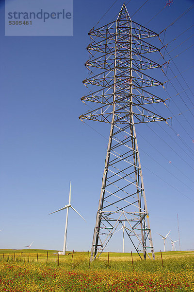 Windturbine Windrad Windräder Europa Verkehrshütchen Leitkegel Andalusien Elektrizität Strom Spanien
