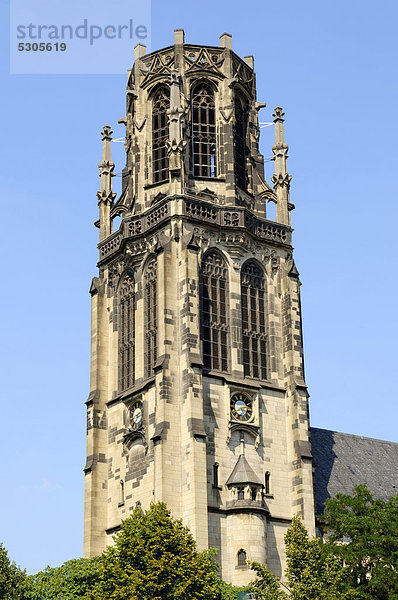 Turm der Herz-Jesu-Kirche  Derendorf  Düsseldorf  Nordrhein-Westfalen  Deutschland  Europa