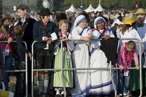 Papstmesse am Flughafen  Besuch Papst Benedikt XVI am 25.09.2011 in Freiburg im Breisgau  Baden-Württemberg  Deutschland  Europa