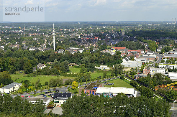 Blick auf das Ruhrgebiet vom Tetraeder aus  Industriekultur  Halde in Bottrop  Ruhrgebiet  Metropole Ruhr  Nordrhein-Westfalen  Deutschland  Europa