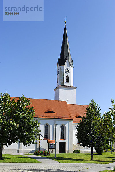 Kirche Mariä Himmelfahrt  Weng an der Isar  Niederbayern  Bayern  Deutschland  Europa