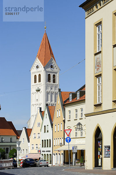 Turm Pfarrkirche St. Kastulus  Moosburg  Oberbayern  Bayern  Deutschland  Europa