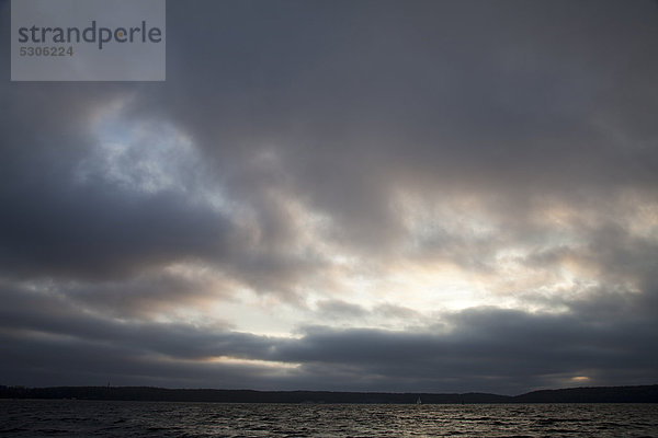 Europa Wolke Dunkelheit über Meer Baltikum Flensburg Deutschland Schleswig-Holstein