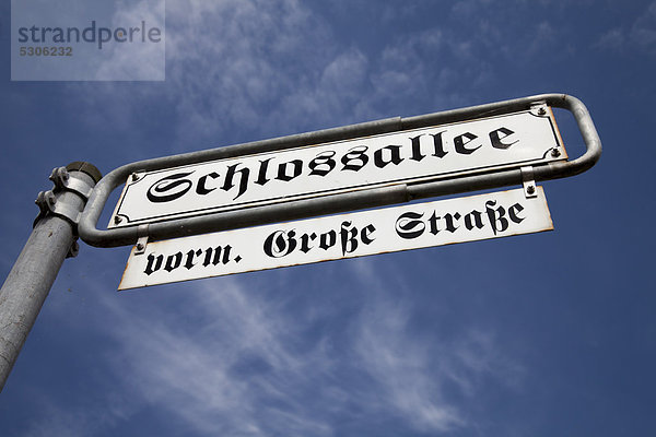 Straßenschild Schlossallee  vorm. Große Straße  Glücksburg  Flensburger Förde  Schleswig-Holstein  Deutschland  Europa  ÖffentlicherGrund