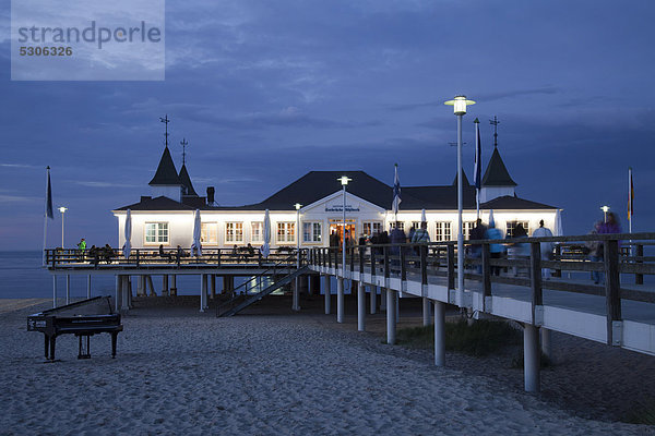 Europa Kai Ostsee Baltisches Meer Abenddämmerung Deutschland Mecklenburg-Vorpommern Usedom